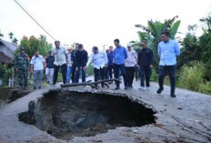 Bupati Abusama Sidak Jalan Rusak Pajar Bulan, Warga Tunggu Aksi Nyata