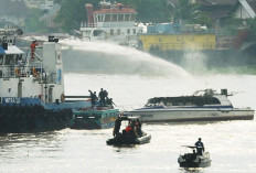 Belasan Penumpang Selamat dari Kebakaran Kapal di Sungai Musi