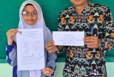 Nilai Bahasa Inggris Tertinggi, Siswi MTsN 1 OKU Selatan Raih Reward Prestasi