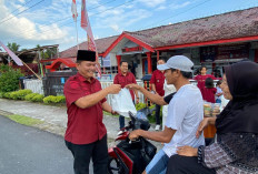 Lapas Muaradua Berbagi Takjil Dengan Pengguna Jalan