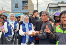 Forum Anak OKU Selatan Bersama DPPAPPKB Tebar Kebaikan Lewat Aksi Berbagi Takjil di Simpang Tiga Bumi Agung