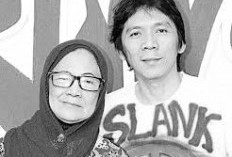 Bimbim Slank Ceritakan Detik-Detik Bunda Iffet Meninggal Dunia