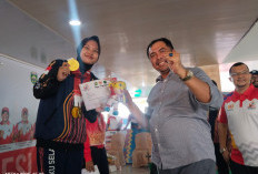 Lifter Putri OKU Selatan, Marta Lena, Sumbang 3 Emas Perdana untuk OKU Selatan di Ajang Porprov XV Sumsel 2025