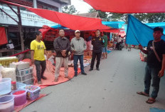 Pemerintah Kecamatan Banding Tertibkan Pedagang Gunakan Jalan Umum