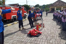 Para Siswa Diberikan Pembelajaran Tentang Damkar