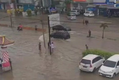 Hujan Deras Dua Jam, Sejumlah Ruas Jalan di Palembang Terendam Banjir