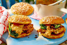 Sensasi Baru! Chicken Satay Burger Hadir untuk Pecinta Cita Rasa Asia