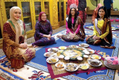 Datang ke Palembang, Putri Indonesia 2025 Dijamu Tradisi Makan Ngidang
