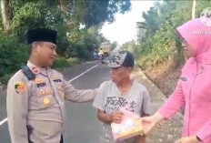 Polsek Buay Sandang Aji Berbagi Takjil