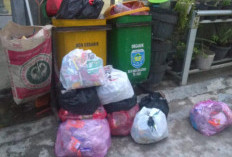 Pelanggan Keluhkan Sepekan Sampah Tak Kunjung Diangkut