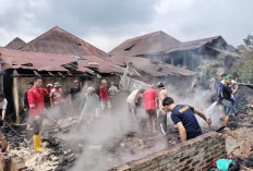 Diduga Arus Pendek, Bedeng 2 Pintu Hangus Terbakar