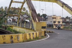 Warga Minta Jembatan Kuning di Cat Ulang