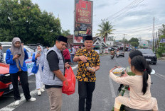 Polres OKU Selatan dan Mahasiswa Berbagi Takjil, 150 Kotak Ludes Diserbu Pengendara