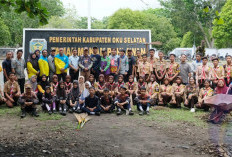 Pemkab OKUS Bersama Siswa Lakukan Pembersihan Taman Makam Pahlawan Jelang Hari Pahlawan 2