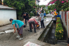 Gotong Royong Masyarakat Simpang: MUI dan Kades Kompak Perbaiki Jalan Rusak