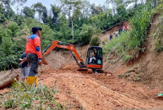 BPBD OKU Selatan bersihkan material longsor di Desa Tanjung Harapan