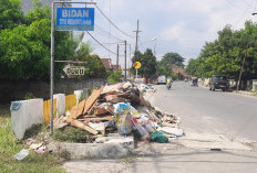 Pasca Banjir Surut, Sampah Menumpuk