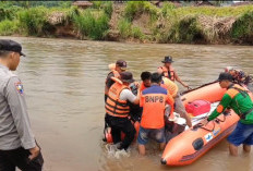 Seberangi Sungai, Remaja SMA Hanyut Terbawa Arus