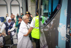 Kloter “Sapu Jagad” Embarkasi Jakarta-Pondok Gede Diberangkatkan, 260 Jemaah Haji Terbang ke Tanah Suci