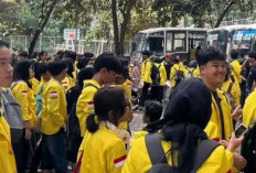 BEM UI Turun ke Jalan di Bundaran HI, Tuntut Hentikan MBG dan Kopdes Merah Putih