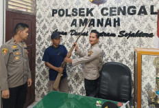 Warga Cengal OKI Serahkan 3 Pucuk Senpi Laras Panjang ke Polisi