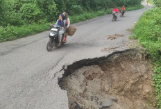 Diguyur Hujan, Jalan Poros Amblas