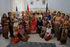 HUT RI, KJRI San Francisco Peragakan Busana Tradisional