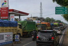 Sudah 2 Minggu Solar Langka, Antrean Truk di SPBU Picu Macet Parah di Jalinsum Palembang–Prabumulih