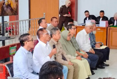 Sidang Korupsi IUP Batubara Lahat Rp495 Miliar, Hakim Pertanyakan Keterangan Robert Heri