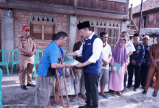 Wabup Bantu Korban Kebakaran di Jagaraga