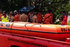 Warga Dipinjami Perahu Fiber Untuk Aktivitas