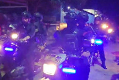 Antisipasi Kejahatan, Polisi Bersenjata Lengkap Sweeping Jalanan Kota Palembang