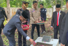 Ziarah dan Tabur Bunga di TMP Buay Rawan Peringati Hari Pahlawan Nasional 2024