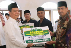 Bupati dan Wabup OKUS Bantu Pembangunan Sejumlah Masjid di Sindang Danau
