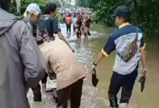 Hujan Deras Picu Banjir di Muara Enim, Jalan Utama Terendam 1 Meter