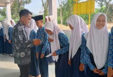 MTsN 01 OKUS Berikan Reward Ke Siswa Tahfidz