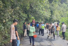 Polres OKU Selatan Tampal Jalan Berlubang di Jalur Ranau Lewat Program BELIDA