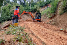 BPBD OKU Selatan Tangani Longsor Tutup Akses Desa Tanjung Harapan