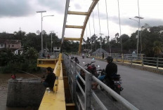 Jembatan Kuning Muaradua Tempat Tongkrongan dan Santai di Sore Hari