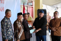 Menteri Nusron Serahkan 811 Sertipikat Konsolidasi Tanah di Parangtritis