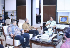 Bupati Abusama Terima Audiensi PLN UP3 Lahat, Tekankan Perbaikan Layanan Listrik di OKU Selatan