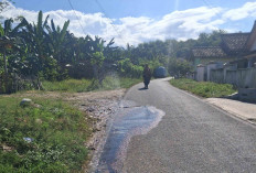 Saluran PDAM di Kampung Sawah Pecah, Jalan Utama Tergenang Air