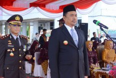 Perdana! Upacara HUT Bhayangkara Digelar di Halaman Pemkab OKU Selatan