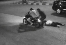 Viral! Aksi Begal Sadis di Palembang Terekam CCTV, Korban Terseret di Jalan