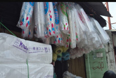 Harga Plastik Melonjak Tajam, Pelaku Usaha di OKU Selatan Tertekan dan Harga Produk Ikut Naik