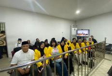 Hadiri Sidang Kasus Tol Betung-Tempino, Puluhan Mahasiswa Hukum Unsri Minta Bebaskan Dosen Mereka