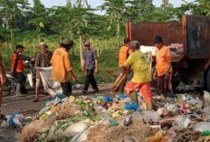 Antisipasi Lonjakan Sampah Nataru, DLH OKU Selatan Siagakan Pasukan Kuning di Kawasan Wisata
