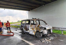 Ambulans Berpelat OKU Selatan Terbakar di Tol Palindra