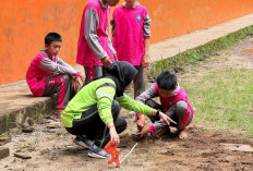 Tak Hanya Belajar, SMPN 1 Simpang Juga Didik Siswa Jadi Pejuang Kebersihan Sekolah