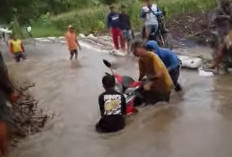 Akses Terendam Banjir, Warga Dusun Tiga Desa Gunung Tiga OKU Selatan Terisolasi